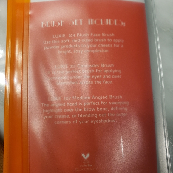 New Makeup Brush Bundle + Brush Cleaner - Picture 4 of 5